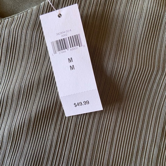Banana Republic Factory Top NWT - Picture 2 of 3